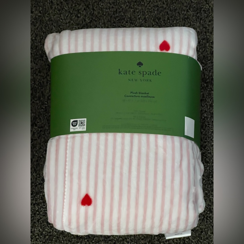 Kate Spade New York ♠️ Pink and White Strips with ❤️ Plush Full /Queen Blanket - Picture 2 of 5